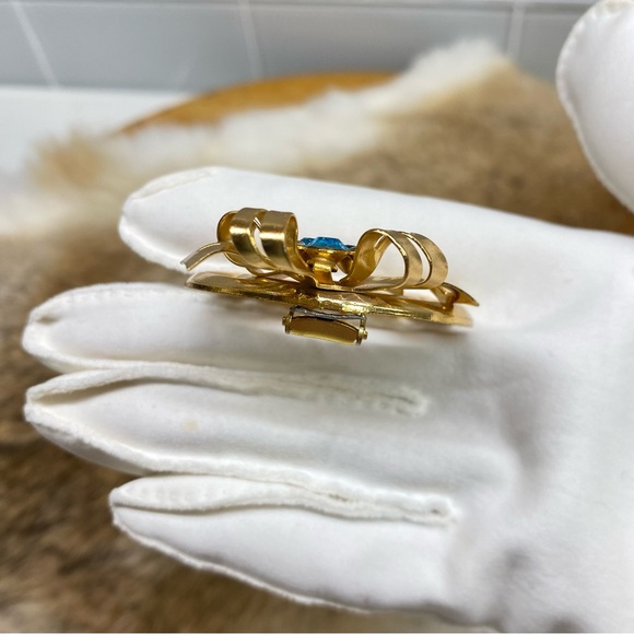 Vtg Coro Bow Wreath Design Gold tone Blue Rhinestones Pin Dress Fur Scarf Clip - Picture 7 of 9